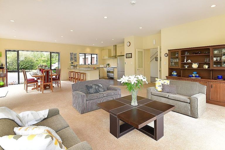 Photo of property in 15 Koraha Road, Kumeu, 0892