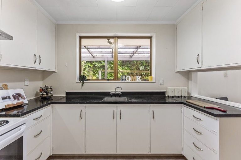 Photo of property in 2/110 Pinehaven Road, Pinehaven, Upper Hutt, 5019