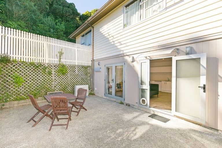 Photo of property in 30 Glanmire Road, Newlands, Wellington, 6037