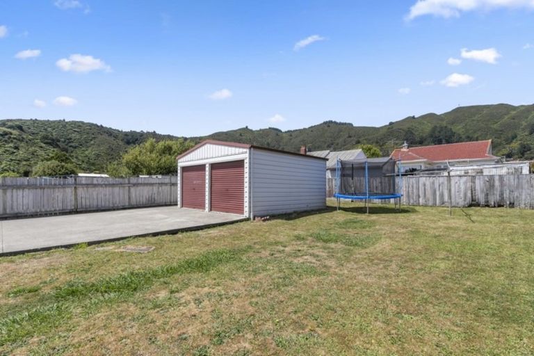 Photo of property in 150 Waddington Drive, Naenae, Lower Hutt, 5011