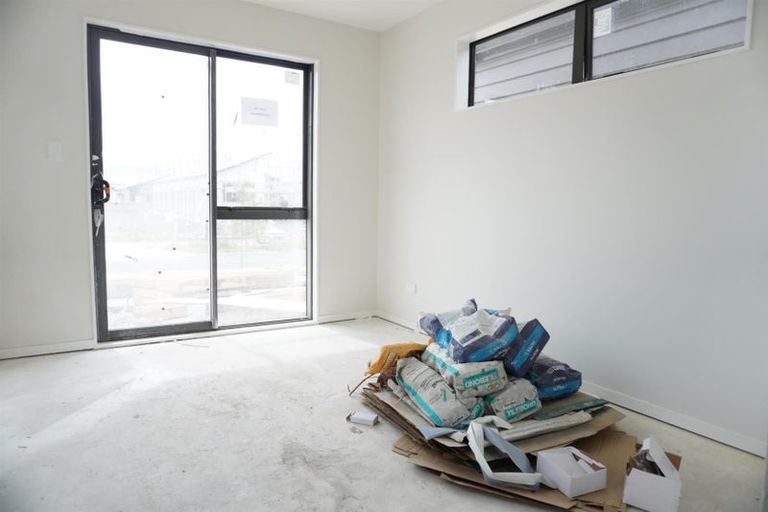 Photo of property in 15 Combat Street, Papakura, 2110