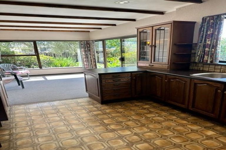 Photo of property in 6 Matanui Street, Northcote, Auckland, 0627