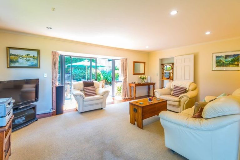 Photo of property in 19a Paparoa Road, Cockle Bay, Auckland, 2014