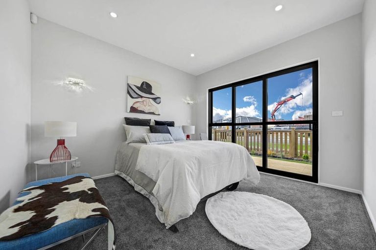 Photo of property in 2 Ritetai Street, Clarks Beach, 2122