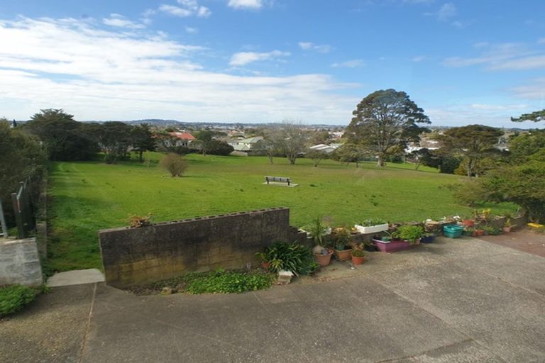 Photo of property in 3/40a West Coast Road, Glen Eden, Auckland, 0602