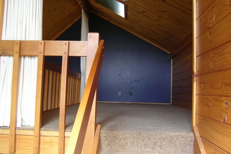 Photo of property in 4/52 Kelburn Parade, Kelburn, Wellington, 6012