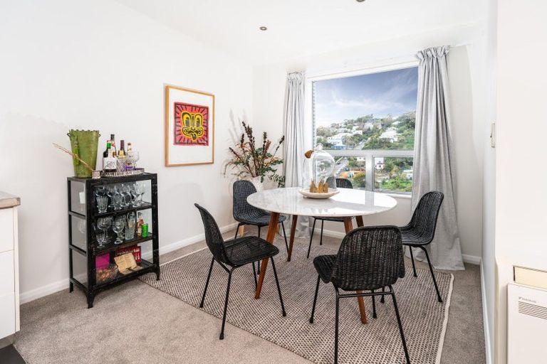 Photo of property in 21 Kopiko Way, Brooklyn, Wellington, 6021