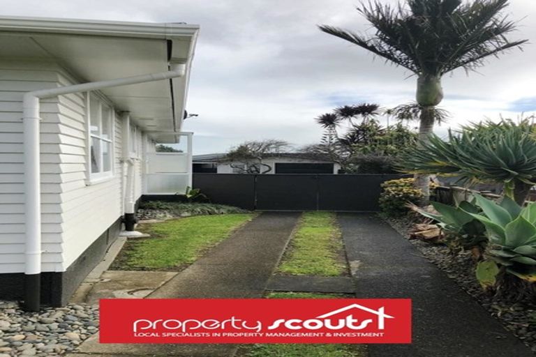 Photo of property in 76 Gloria Avenue, Te Atatu Peninsula, Auckland, 0610