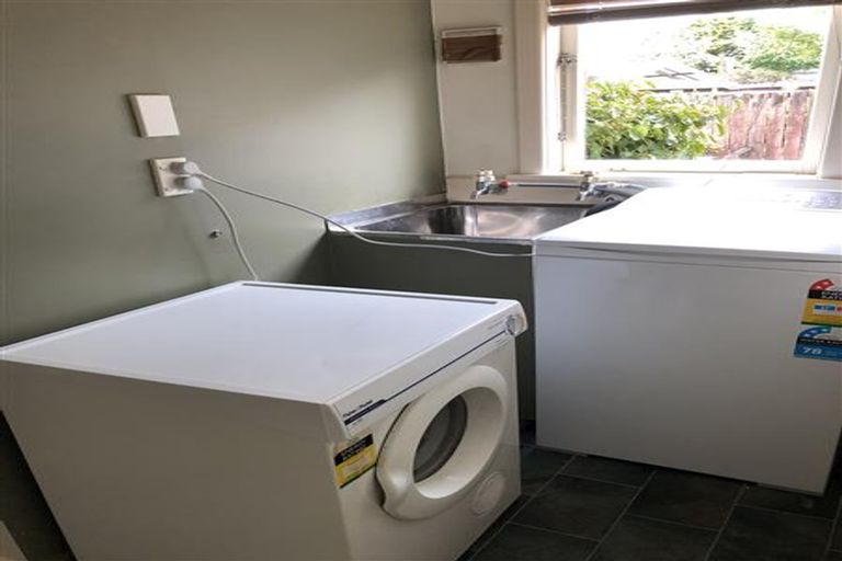 Photo of property in 1/13 Fairlea Road, Te Atatu South, Auckland, 0610