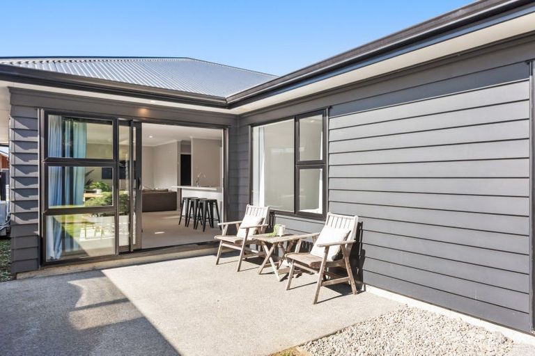 Photo of property in 7 Te Awa Rere Grove, Stokes Valley, Lower Hutt, 5019