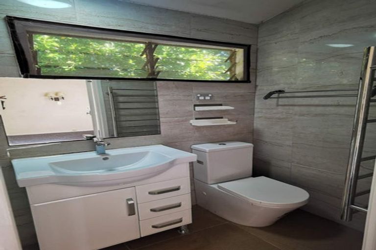 Photo of property in 16a Commodore Parry Road, Castor Bay, Auckland, 0620