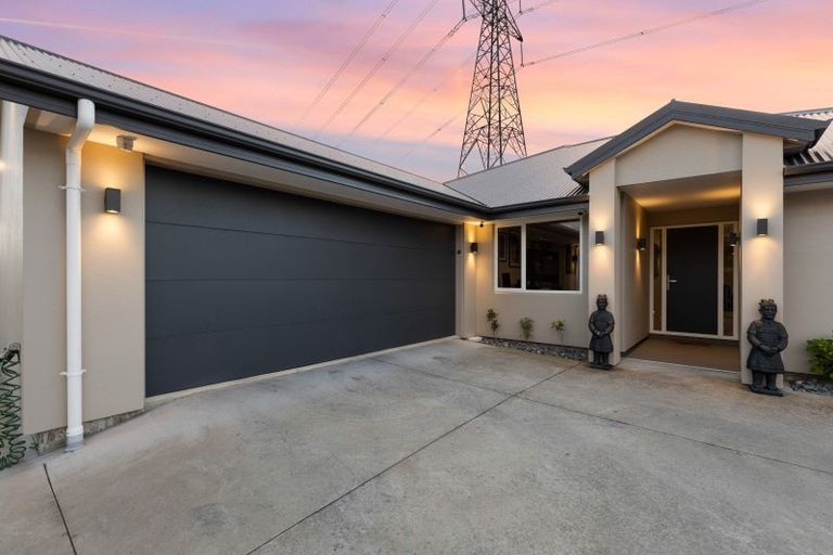 Photo of property in 4 Cyprus Place, Fitzherbert, Palmerston North, 4410