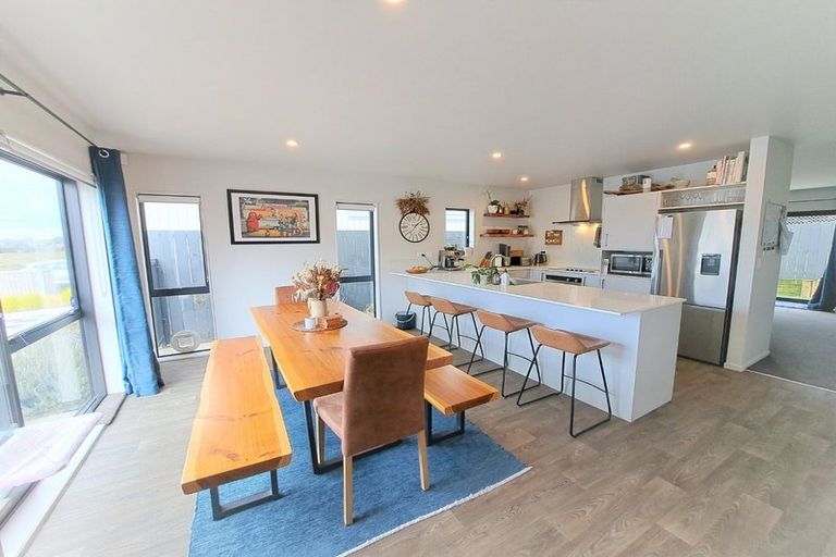 Photo of property in 80 Matawhanga Drive, Wattle Downs, Auckland, 2103