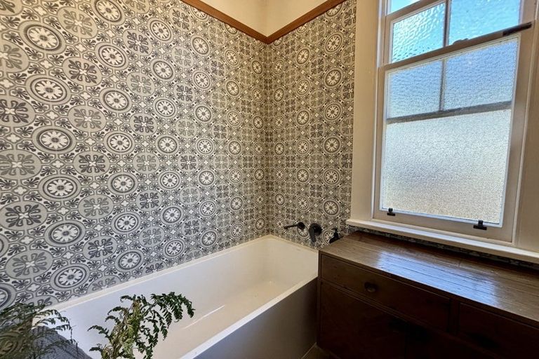 Photo of property in 71 Kent Street, Picton, 7220