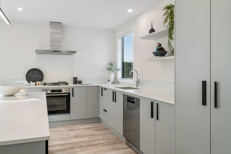 Photo of property in 34 Metoriti Crescent, Karaka, 2124