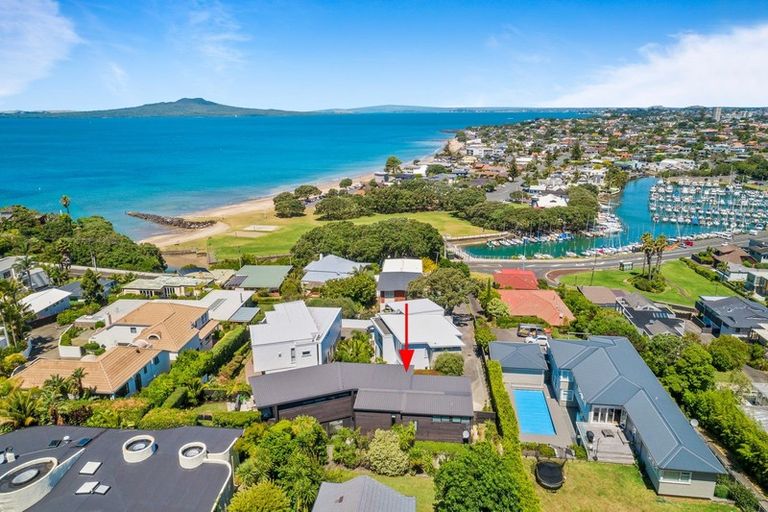 Photo of property in 4c Beach Road, Castor Bay, Auckland, 0620