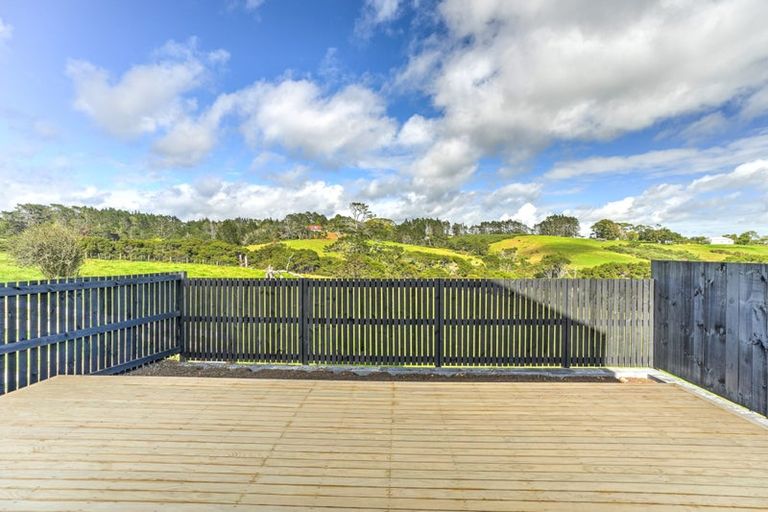 Photo of property in 37 Horokaka Street, Massey, 0614