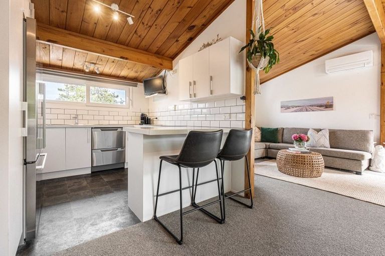 Photo of property in 1/6a Sunnynook Road, Sunnynook, Auckland, 0620