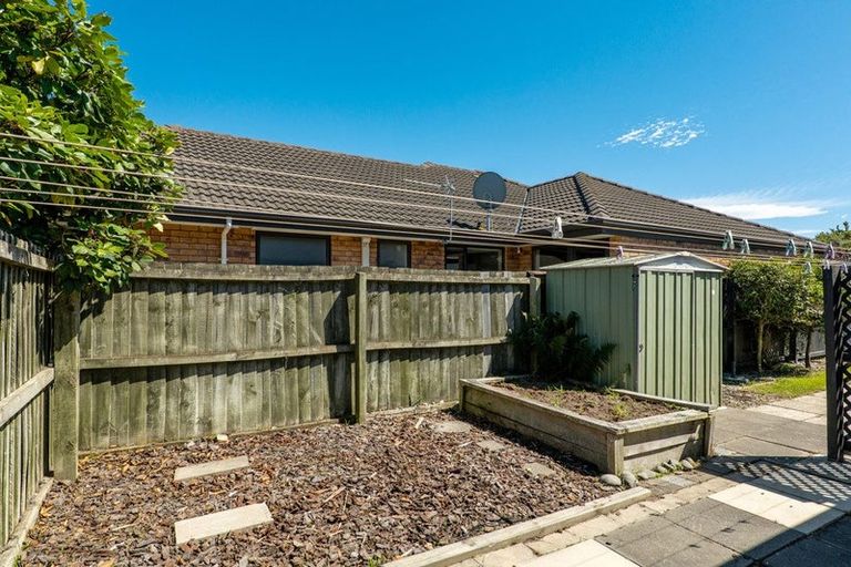 Photo of property in 1/66 Broadhaven Avenue, Parklands, Christchurch, 8083