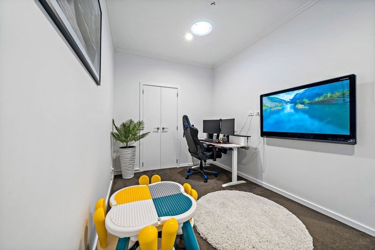 Photo of property in 10 Frances Bryers Road, Hobsonville, Auckland, 0616