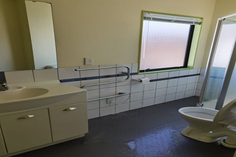 Photo of property in 2/13 Cheryl Place, Hillcrest, Auckland, 0627