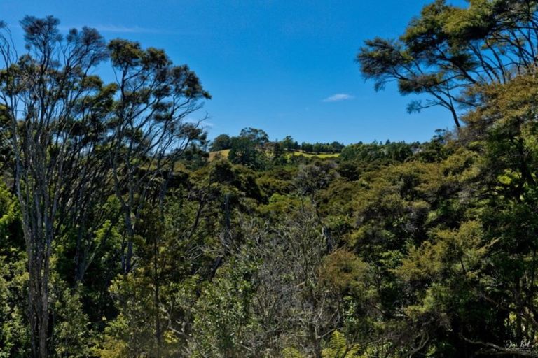 Photo of property in 11 Blacks Road, Greenhithe, Auckland, 0632