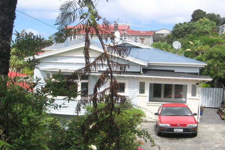 Photo of property in 37 Dorking Road, Brooklyn, Wellington, 6021