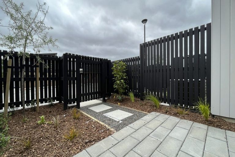 Photo of property in 4/474 West Coast Road, Glen Eden, Auckland, 0602