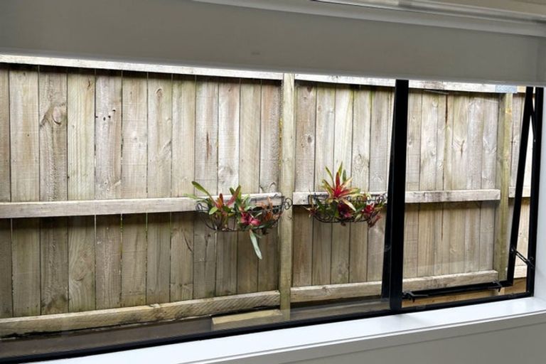 Photo of property in 20 Rhinevale Close, Henderson, Auckland, 0612