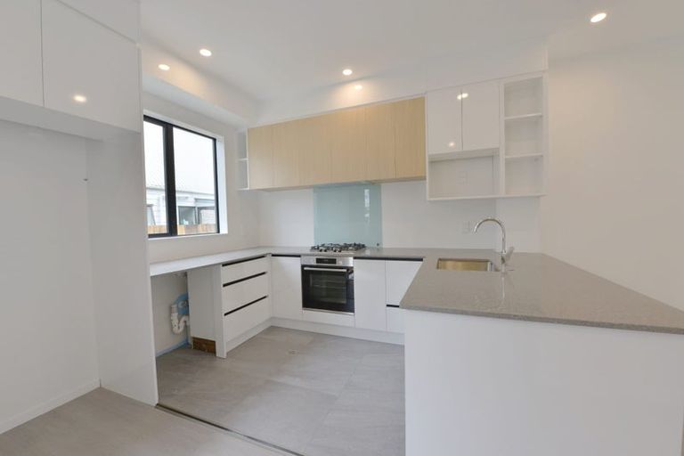 Photo of property in 43c Fitzherbert Avenue, West Harbour, Auckland, 0618