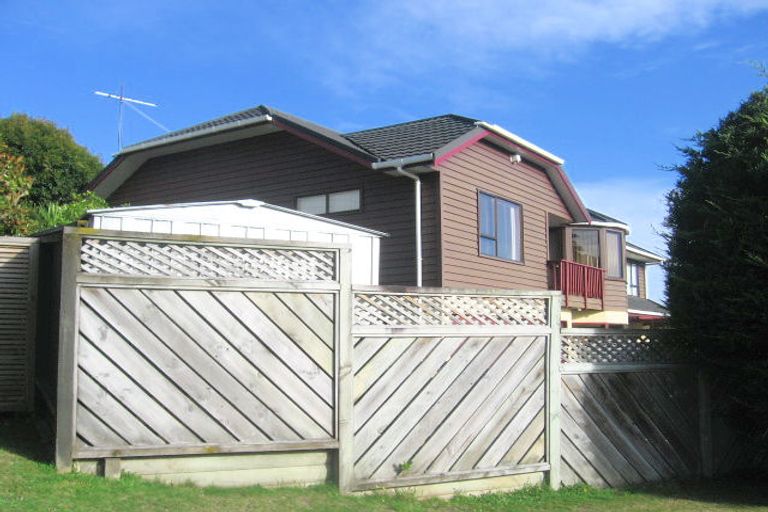 Photo of property in 4 Kinnel Grove, Papakowhai, Porirua, 5024