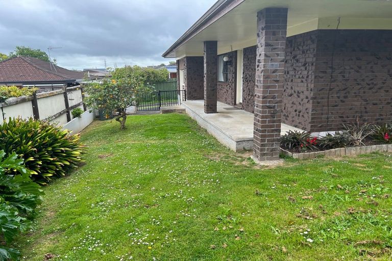 Photo of property in 2/40 Gills Avenue, Papakura, 2110