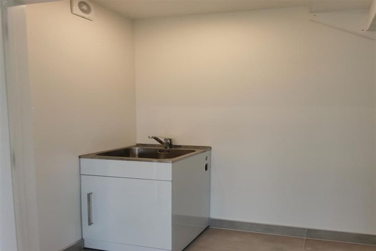 Photo of property in 10 Crestview Rise, Papakura, 2110