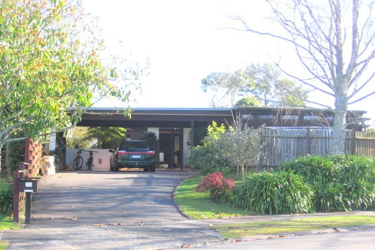 Photo of property in 15 Mcinnes Place, Queenwood, Hamilton, 3210