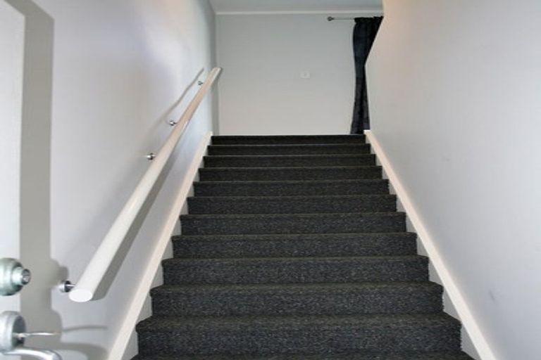 Photo of property in 16a Woodall Place, Totara Vale, Auckland, 0627