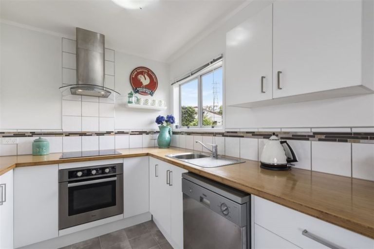 Photo of property in 1/317 Triangle Road, Massey, Auckland, 0614