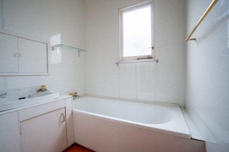 Photo of property in 98 Wood Street, Takaro, Palmerston North, 4410