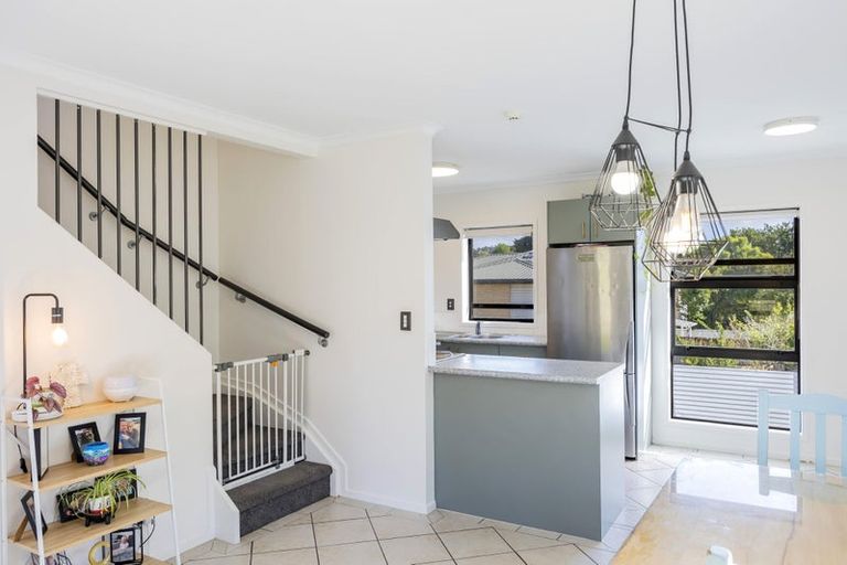 Photo of property in 7 Barnea Circle, Glen Eden, Auckland, 0602