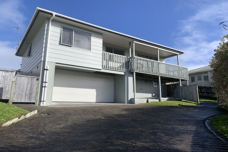 Photo of property in 2/34 Elizabeth Drive, West Harbour, Auckland, 0618