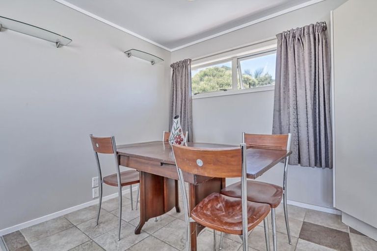 Photo of property in 46 Farquhar Road, Glendene, Auckland, 0602