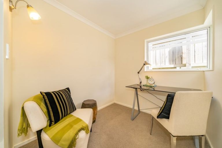 Photo of property in 16 James Nairn Grove, Riverstone Terraces, Upper Hutt, 5018