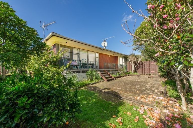 Photo of property in 54 Meadway, Sunnyhills, Auckland, 2010