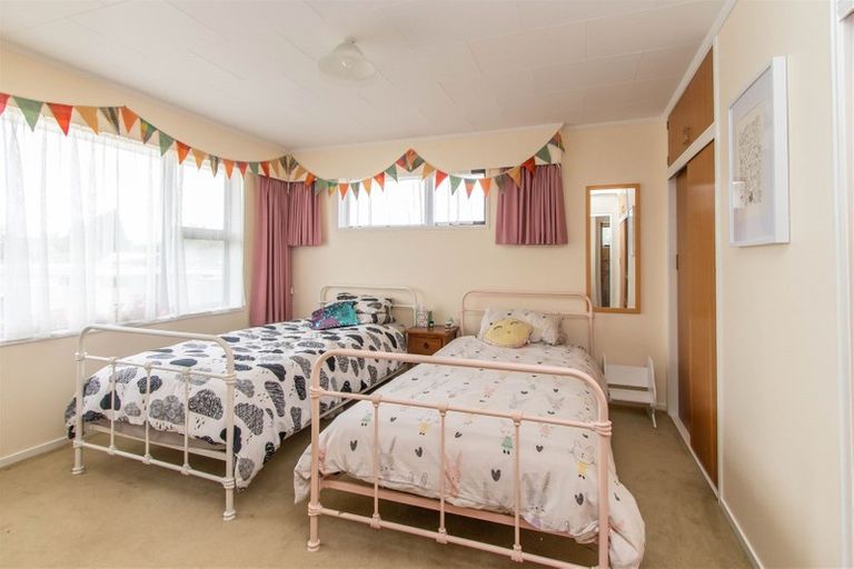 Photo of property in 4 Pokaka Place, Inglewood, 4330