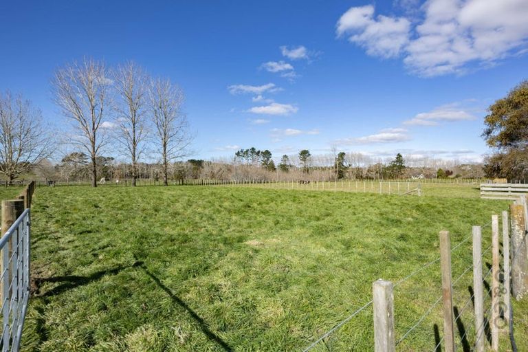 Photo of property in 179 Taupaki Road, Taupaki, 0782