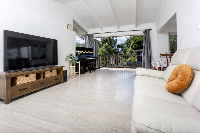 Photo of property in 1/3 Glenvar Road, Torbay, Auckland, 0630
