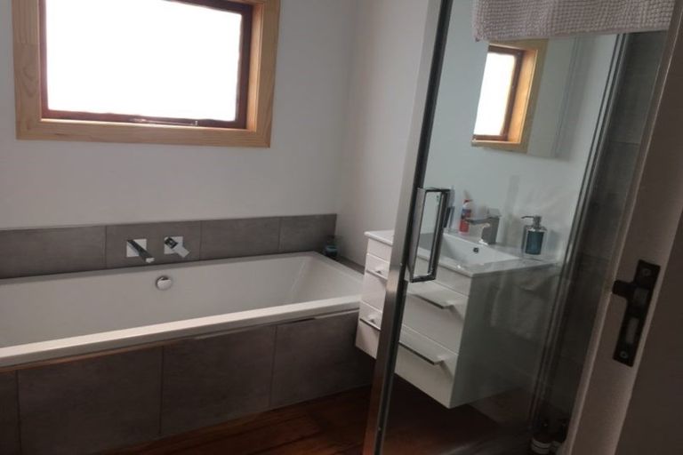 Photo of property in 106 The Parade, Paekakariki, 5034