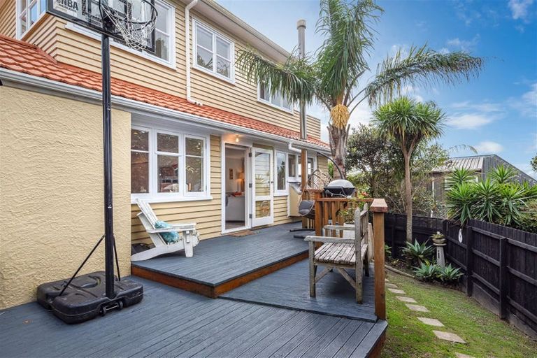 Photo of property in 113 Carlisle Road, Torbay, Auckland, 0632