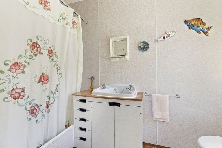 Photo of property in 103 Melbourne Road, Island Bay, Wellington, 6023