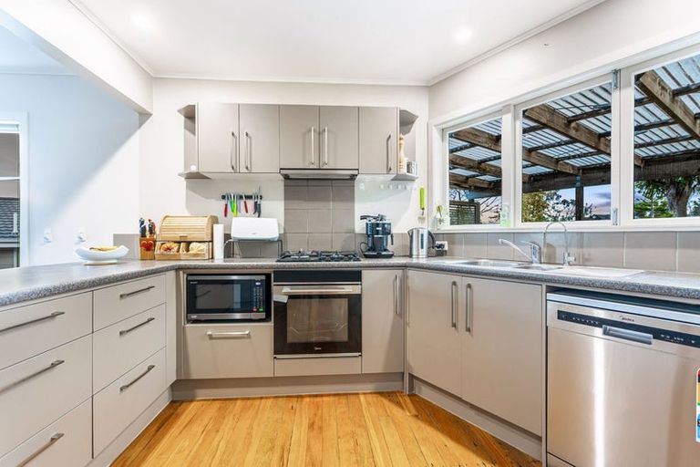 Photo of property in 15 Divich Avenue, Te Atatu South, Auckland, 0610