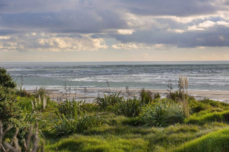 Photo of property in 131 Riria Kereopa Memorial Drive, Raglan, 3297